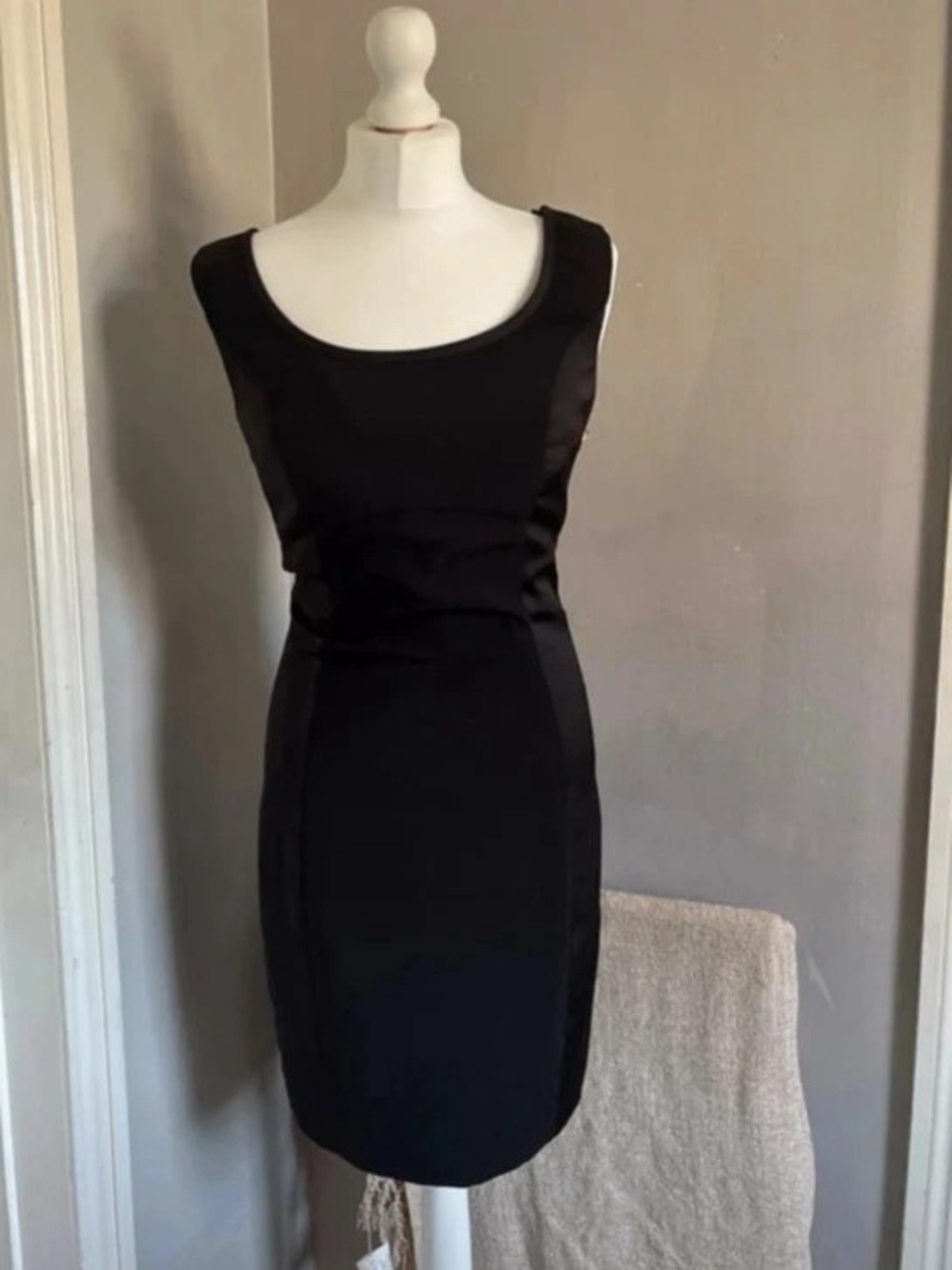 Sleek Black Sleeveless Maxi Dress with Sculpted Side Panels
